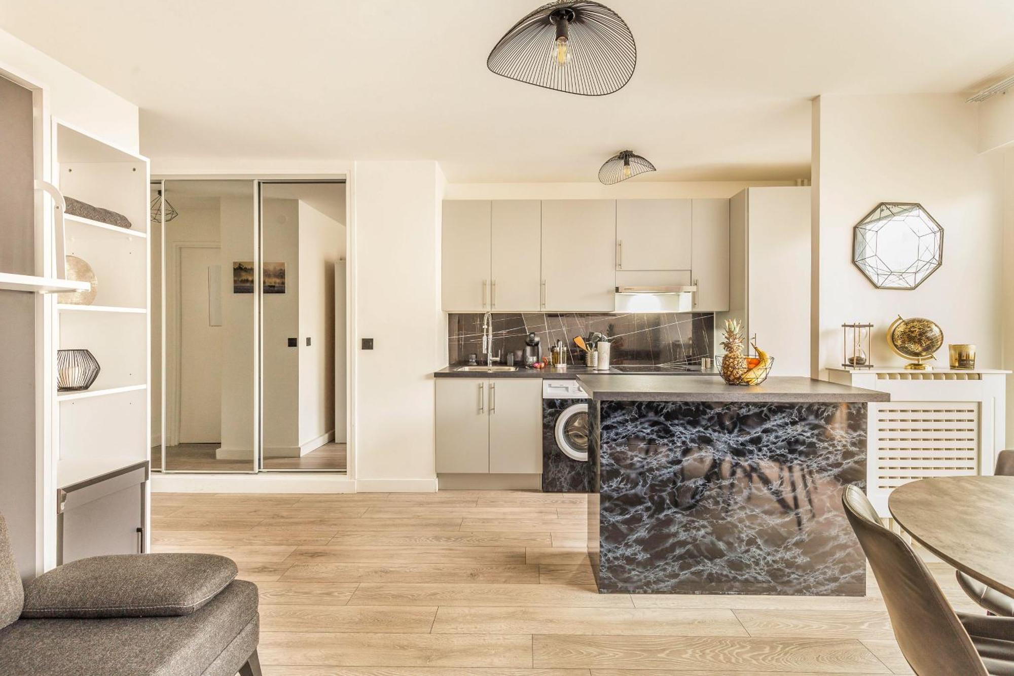 Appartement Du 12eme, Parking Gratuit Et Metro *